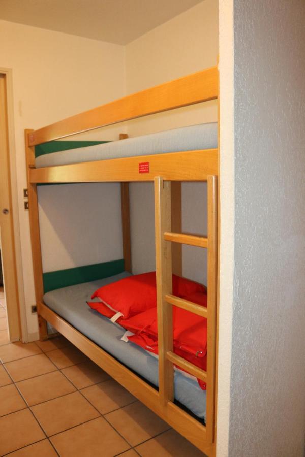 Au Depart Des Remontees Mecaniques - *